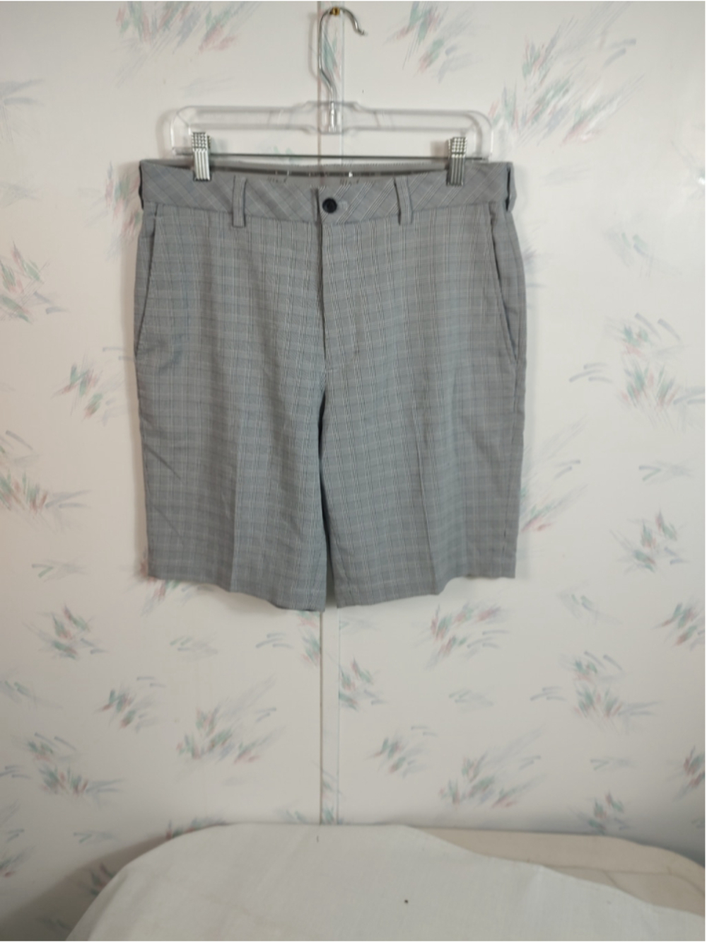 Men's Walter Hagen 11 Masters Flat Front Plaid Shorts Grey Black Waist 32